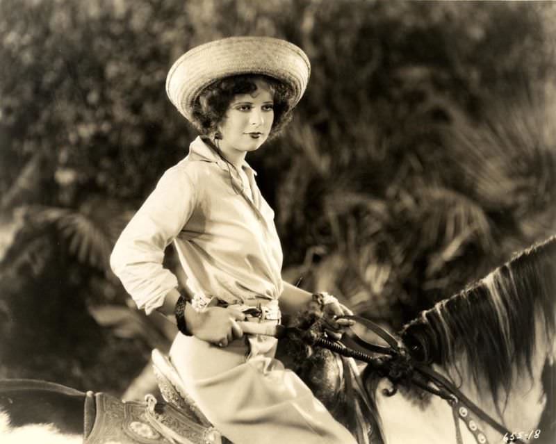 Beautiful Photos of Clara Bow from the Movie 'Hula (1927)'