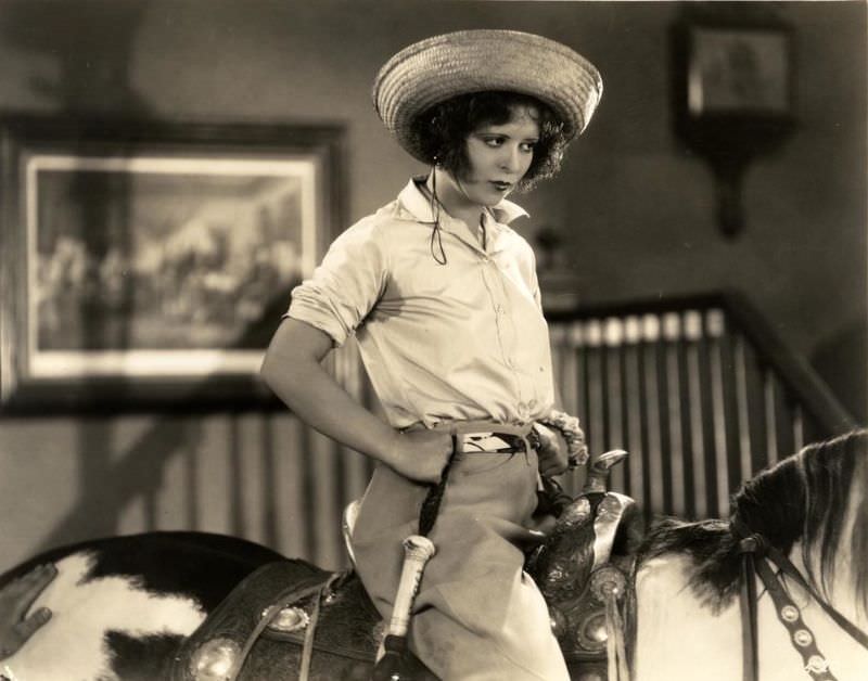 Beautiful Photos of Clara Bow from the Movie 'Hula (1927)'