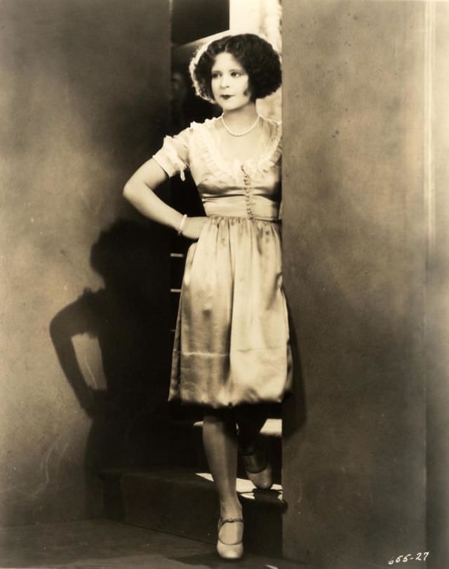 Beautiful Photos of Clara Bow from the Movie 'Hula (1927)'