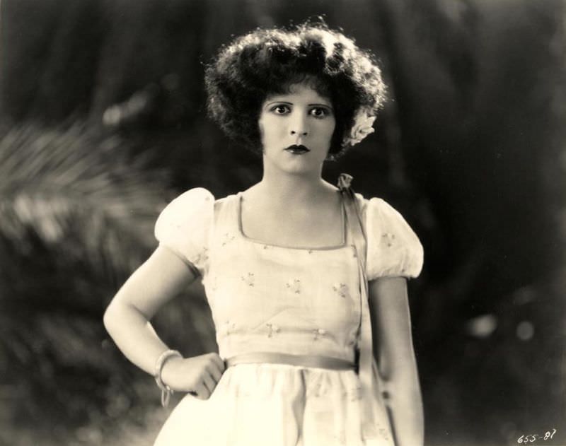 Beautiful Photos of Clara Bow from the Movie 'Hula (1927)'