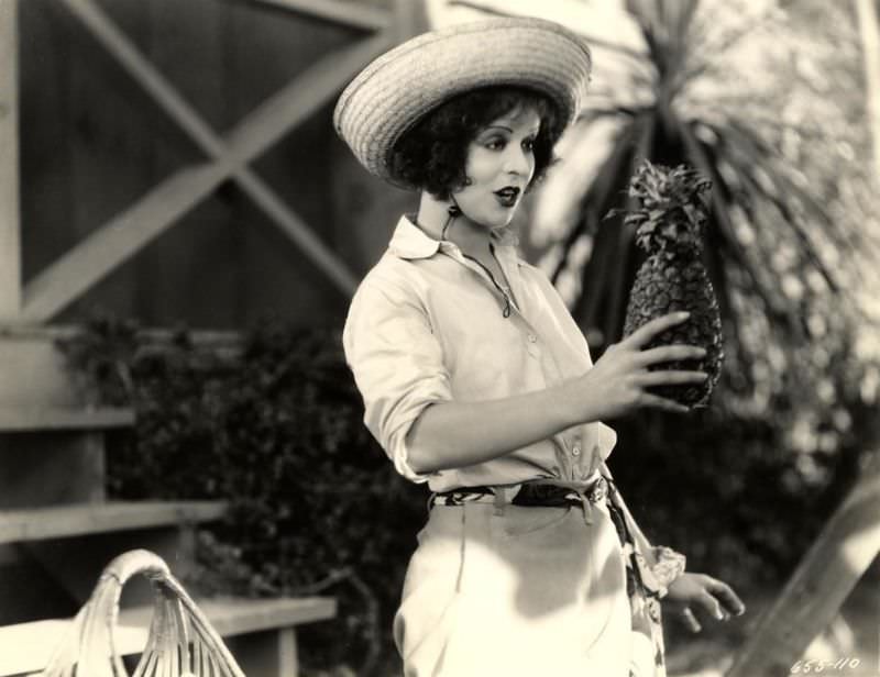 Beautiful Photos of Clara Bow from the Movie 'Hula (1927)'