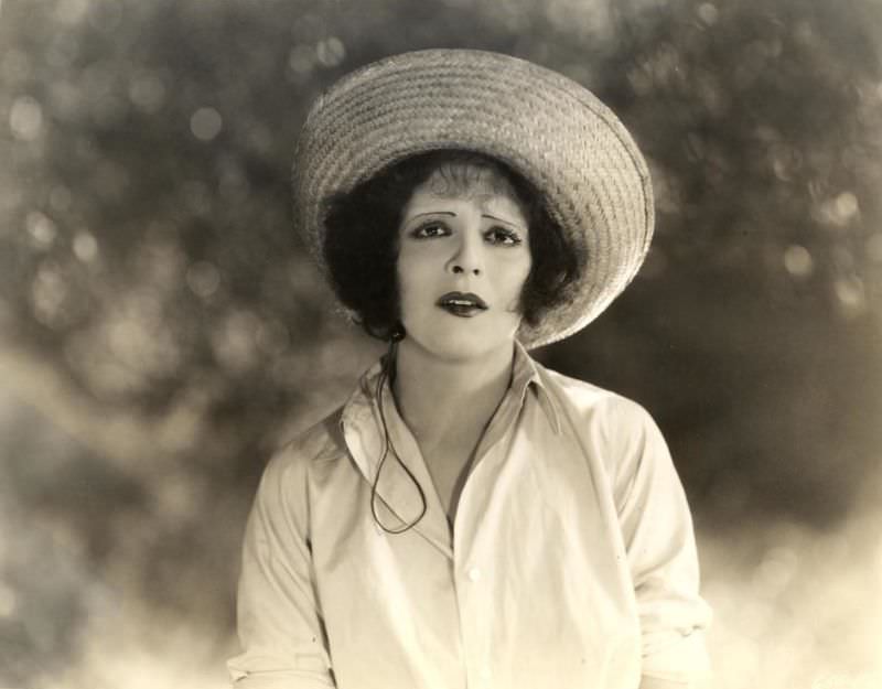 Beautiful Photos of Clara Bow from the Movie 'Hula (1927)'