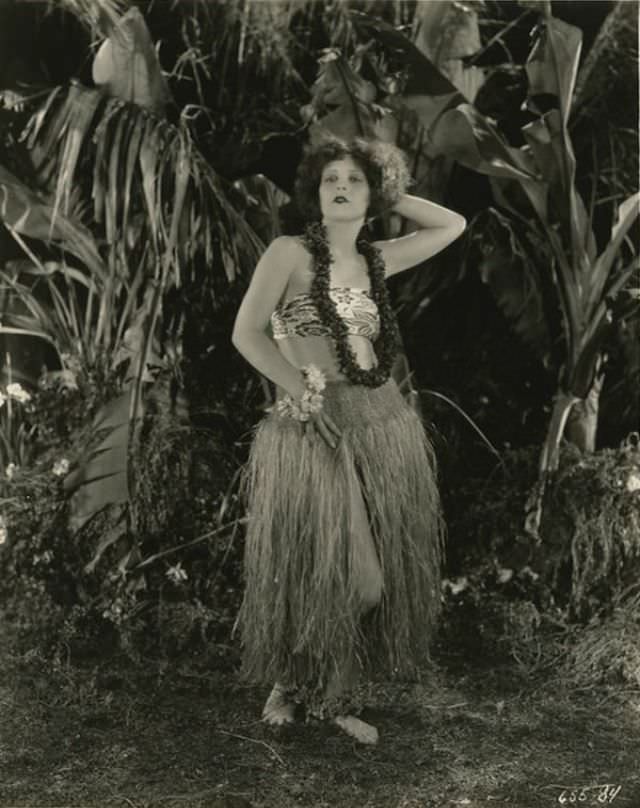 Beautiful Photos of Clara Bow from the Movie 'Hula (1927)'