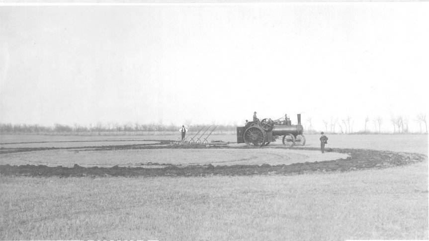 Tractor in a field, 1907