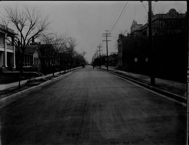 2200 Block of Bryan St. Dallas High School on the right, 1910