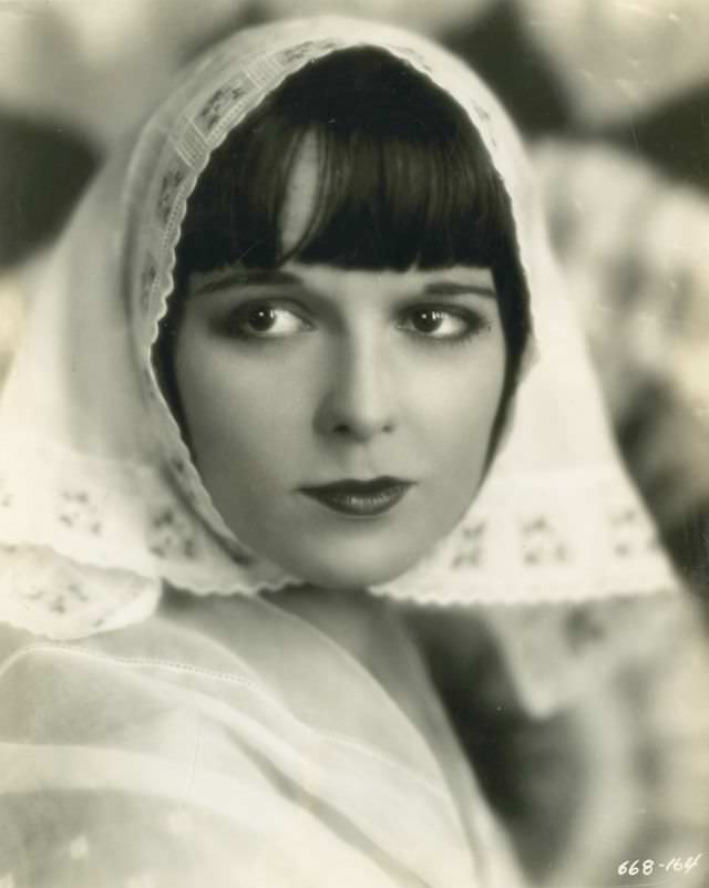 Beautiful Photos of Louise Brooks during the filming of 'Now We're in ...
