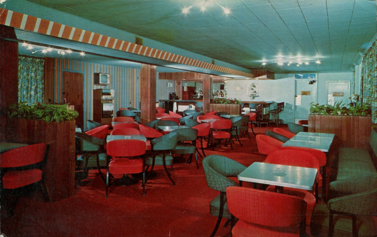 Stunning Postcards Show Interiors of America Cocktail Lounges from the 1950s