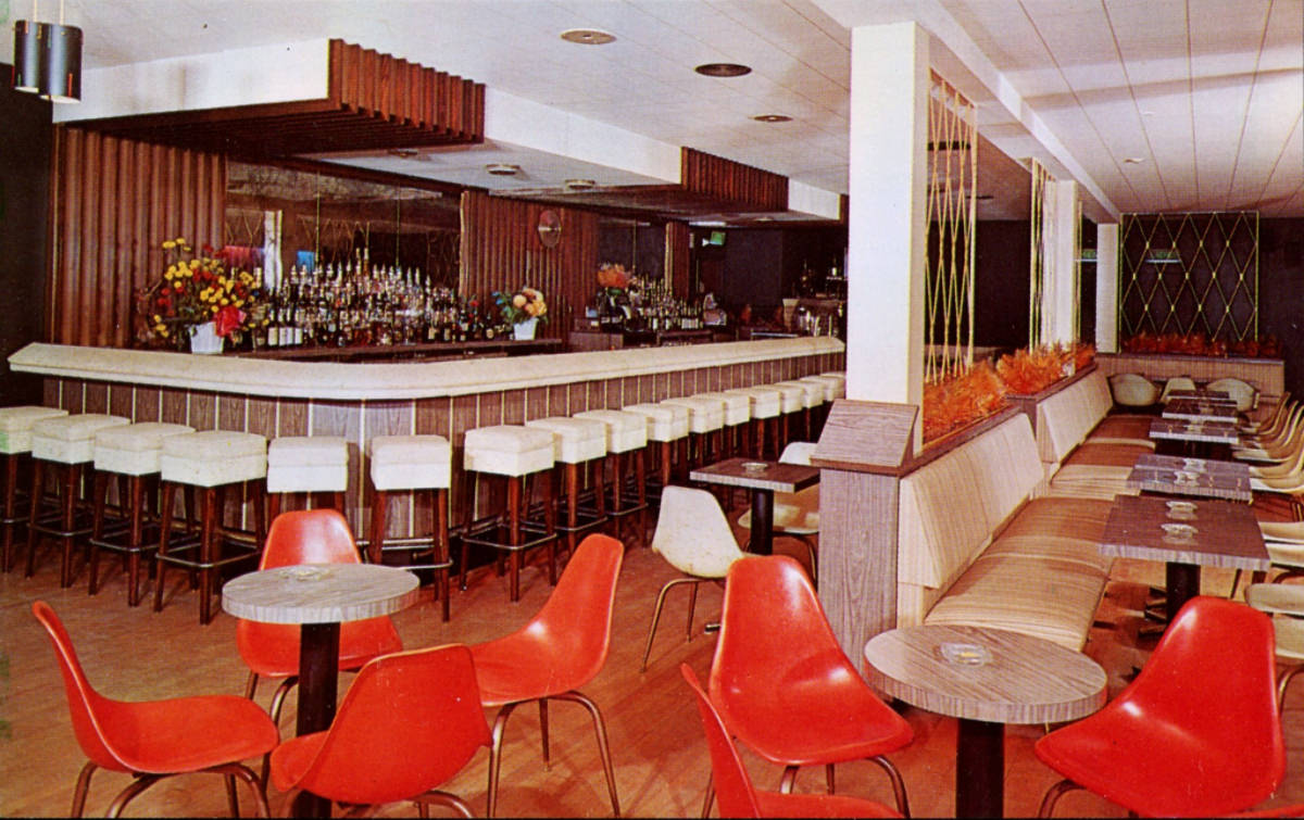 Stunning Postcards Show Interiors of America Cocktail Lounges from the 1950s