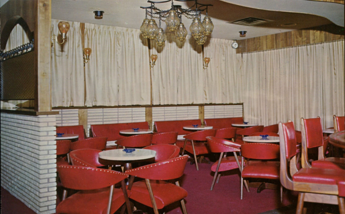 Stunning Postcards Show Interiors of America Cocktail Lounges from the 1950s