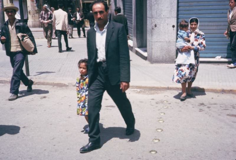 The Street Life of Beirut in 1965 Through These Fascinating Photos