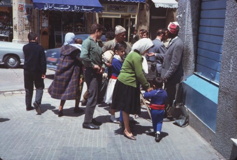 The Street Life of Beirut in 1965 Through These Fascinating Photos