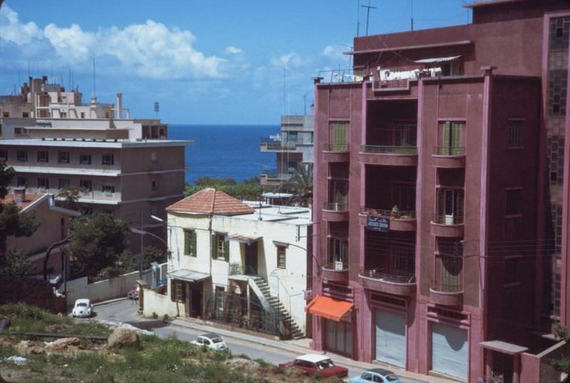 The Street Life of Beirut in 1965 Through These Fascinating Photos