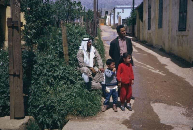 The Street Life of Beirut in 1965 Through These Fascinating Photos