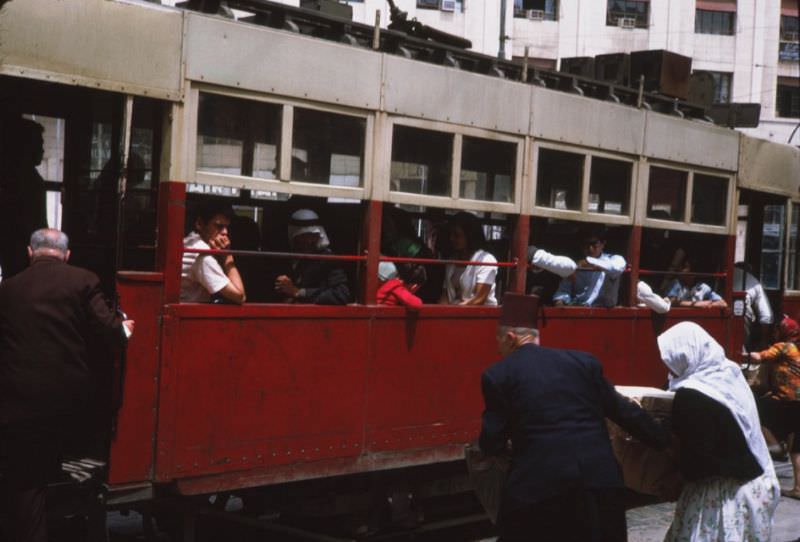 The Street Life of Beirut in 1965 Through These Fascinating Photos