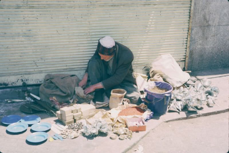 The Street Life of Beirut in 1965 Through These Fascinating Photos