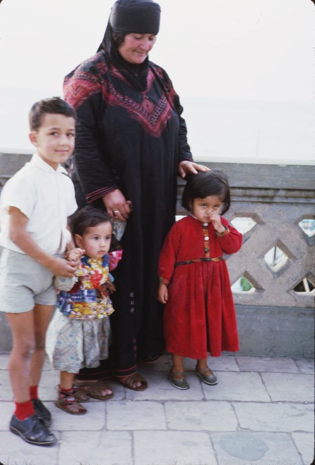 The Street Life of Beirut in 1965 Through These Fascinating Photos