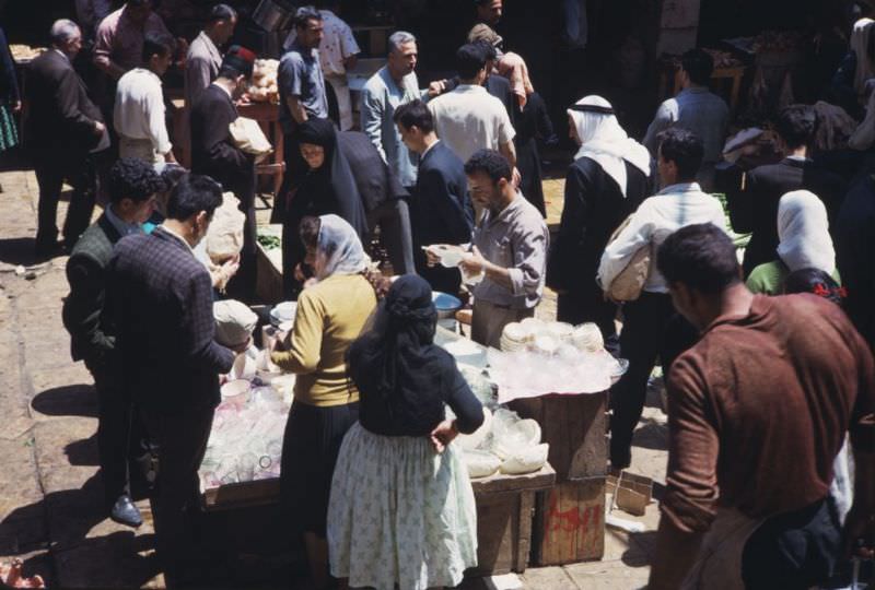 The Street Life of Beirut in 1965 Through These Fascinating Photos