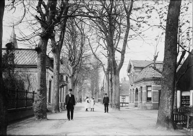 The Dorpsstraat, seen in a westerly direction from the Kleine Dorpsstraat, 1914