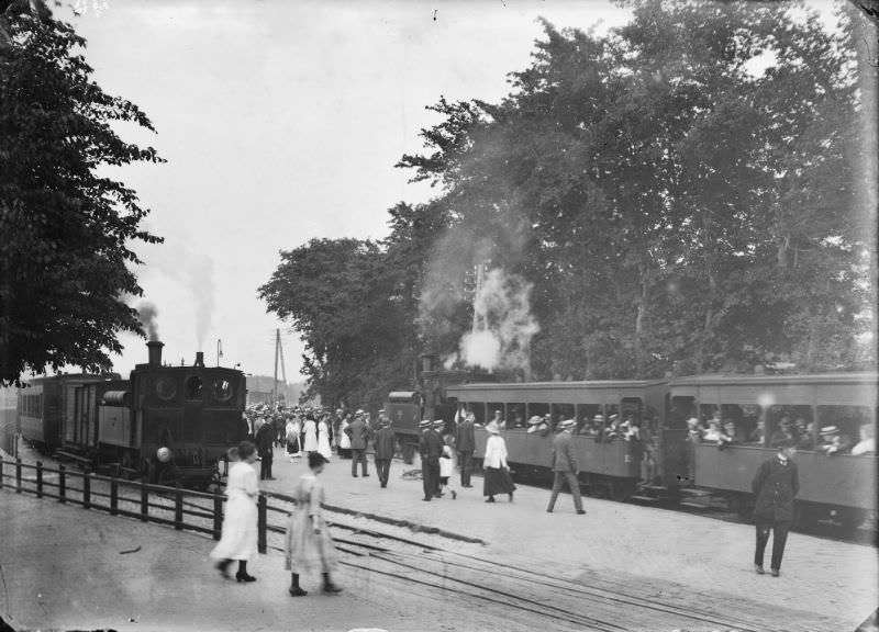 Two steam trams at Bergen station, seen from the station square to the south-east. The locomotive is reversing towards the sea, 1914