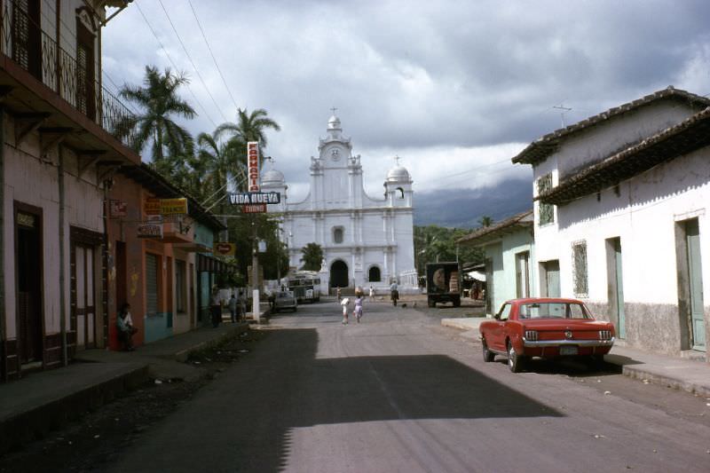 Izalco, 1977