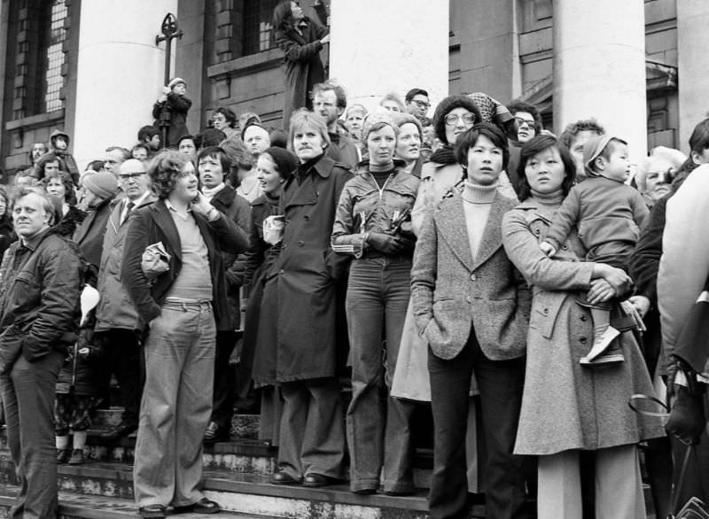 The Street Life of London in 1981 Through Fascinating Photos by Simon Nowicki