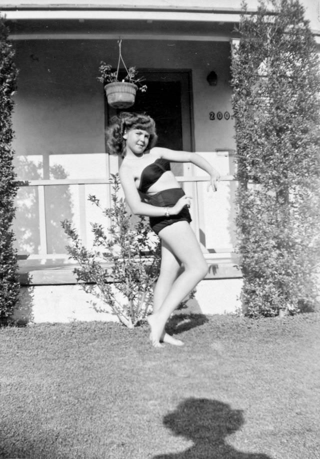 Stunning Photos of Teenage Girls Having a Good time in the 1940s