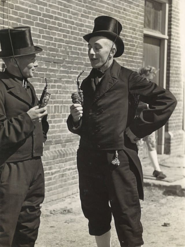 Stunning Photos of a Peasant Wedding in Schermer in old West Frisian Style, 1942