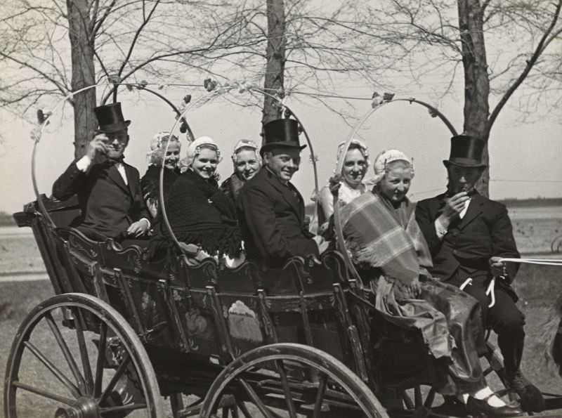 Stunning Photos of a Peasant Wedding in Schermer in old West Frisian Style, 1942