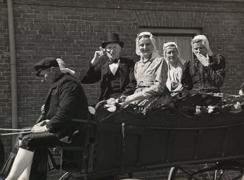 Stunning Photos of a Peasant Wedding in Schermer in old West Frisian Style, 1942