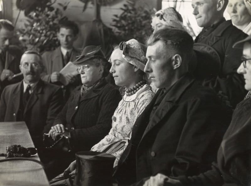 Stunning Photos of a Peasant Wedding in Schermer in old West Frisian Style, 1942