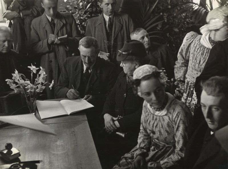 Stunning Photos of a Peasant Wedding in Schermer in old West Frisian Style, 1942