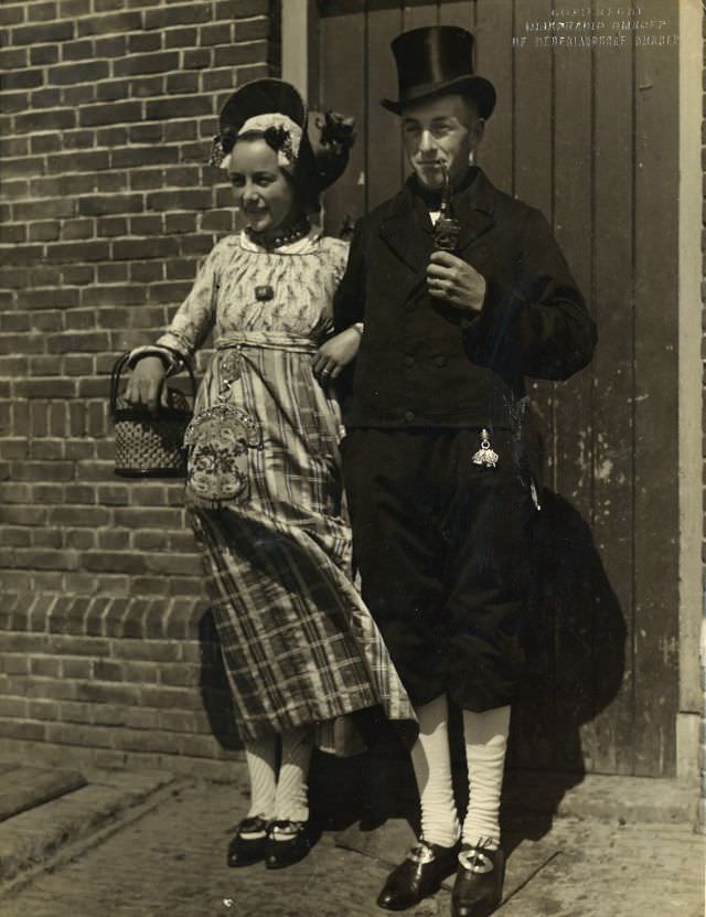 Stunning Photos of a Peasant Wedding in Schermer in old West Frisian Style, 1942