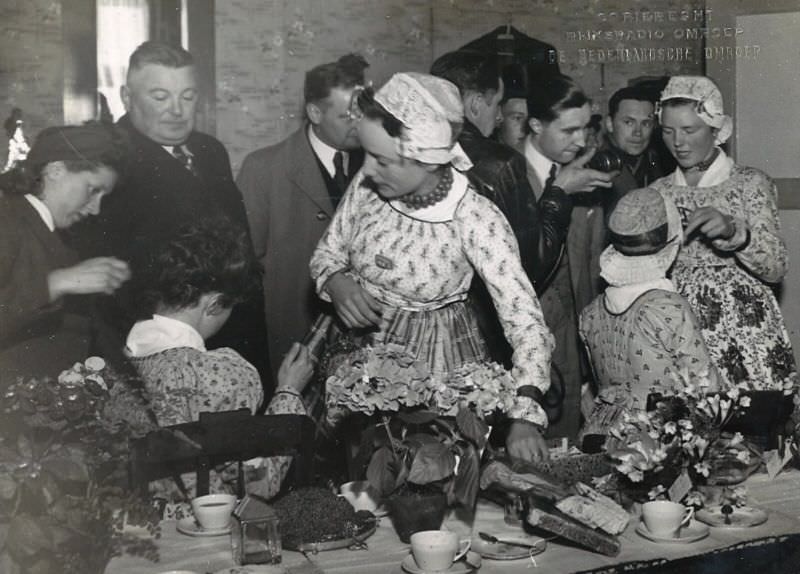 Stunning Photos of a Peasant Wedding in Schermer in old West Frisian Style, 1942