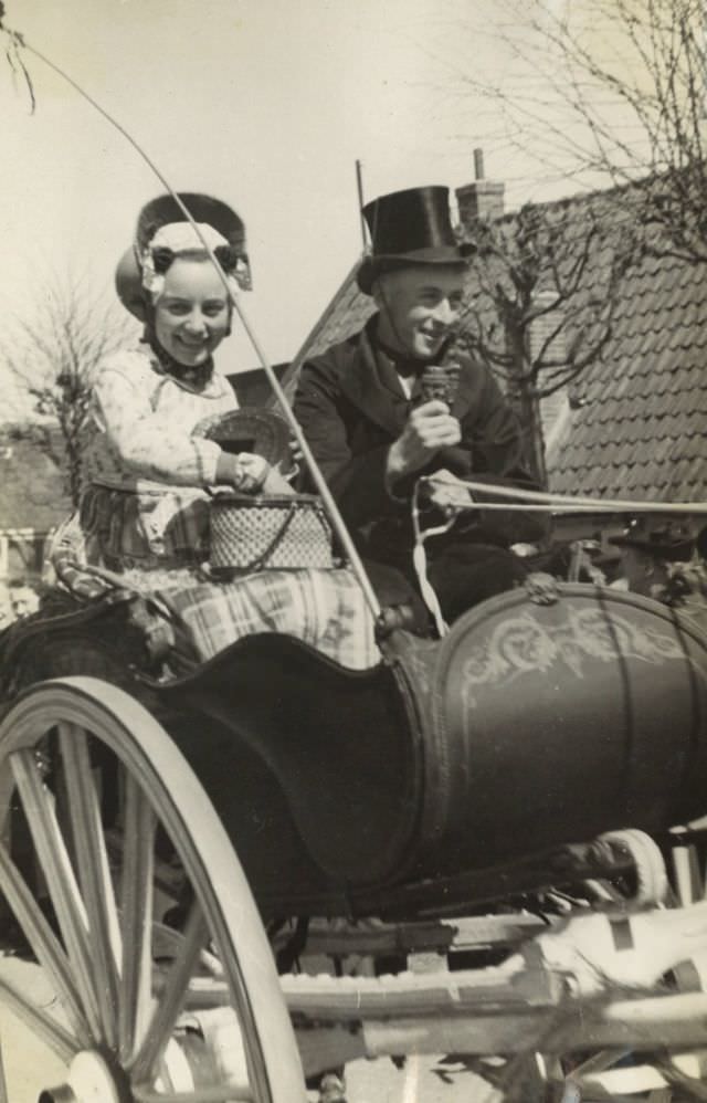 Stunning Photos of a Peasant Wedding in Schermer in old West Frisian Style, 1942