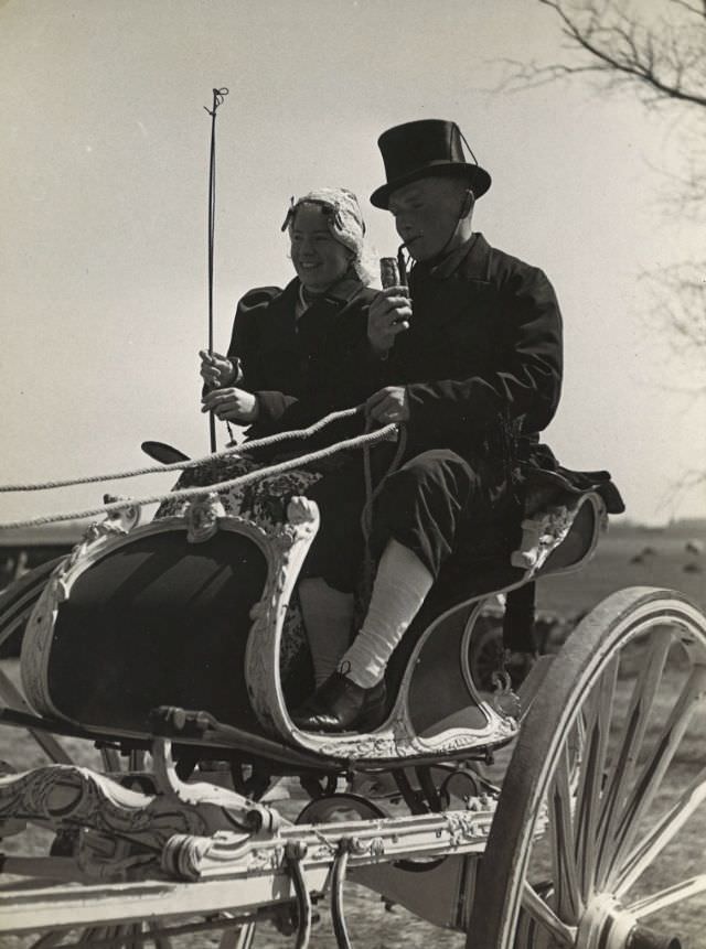 Stunning Photos of a Peasant Wedding in Schermer in old West Frisian Style, 1942