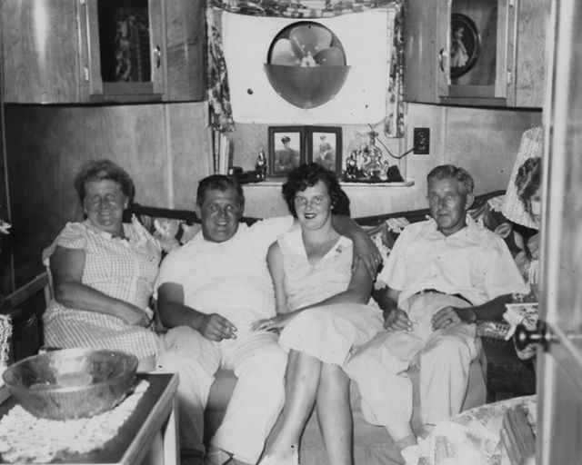 Life of an Arizona Family in the Early 1950s Through Fabulous Vintage Photos