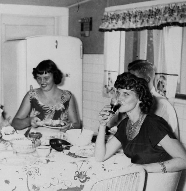 Life of an Arizona Family in the Early 1950s Through Fabulous Vintage Photos