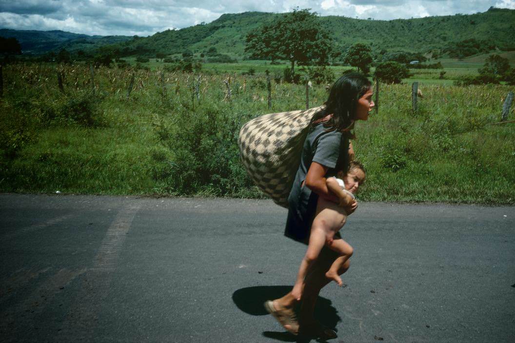 Fleeing the bombing to seek refuge outside of Esteli, 1978