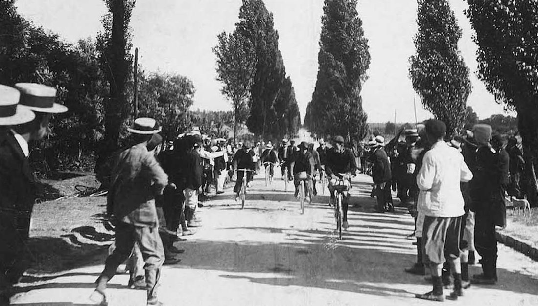 The First Tour de France of 1903 Through Fascinating Historical Photos