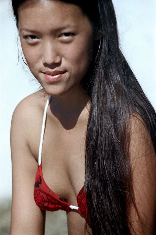 Stunning Photos of Oahu Beaches, Hawaii in the early 1970s