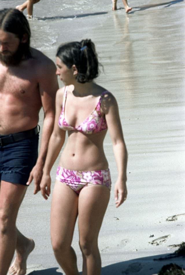 Stunning Photos of Oahu Beaches, Hawaii in the early 1970s