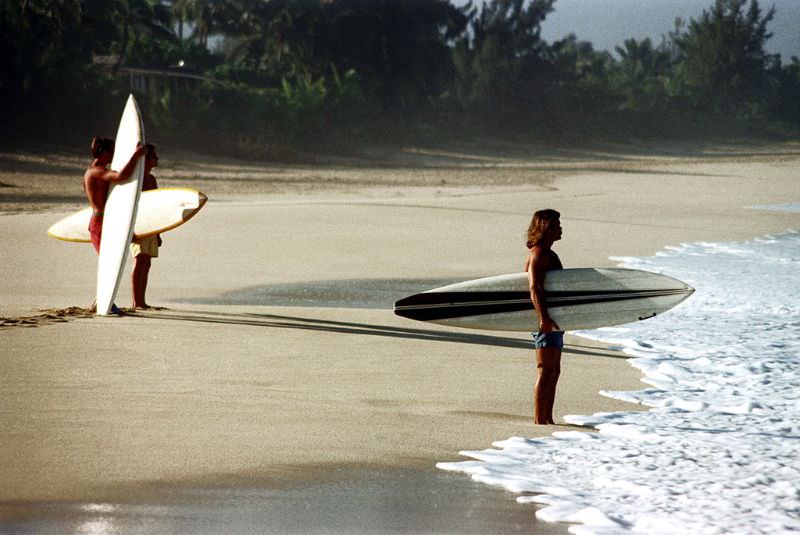 Stunning Photos of Oahu Beaches, Hawaii in the early 1970s