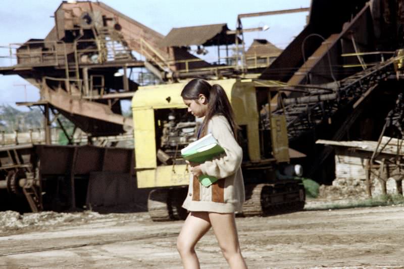 Stunning Photos of Oahu Beaches, Hawaii in the early 1970s