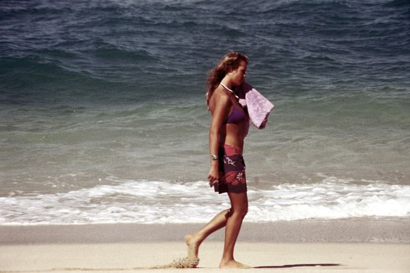 Stunning Photos of Oahu Beaches, Hawaii in the early 1970s