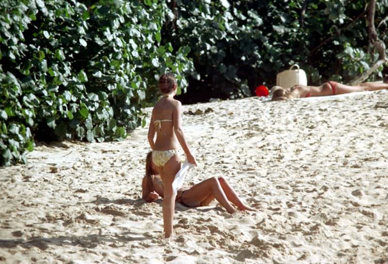 Fabulous Photos of Young Hawaiian Girls from the 1970s