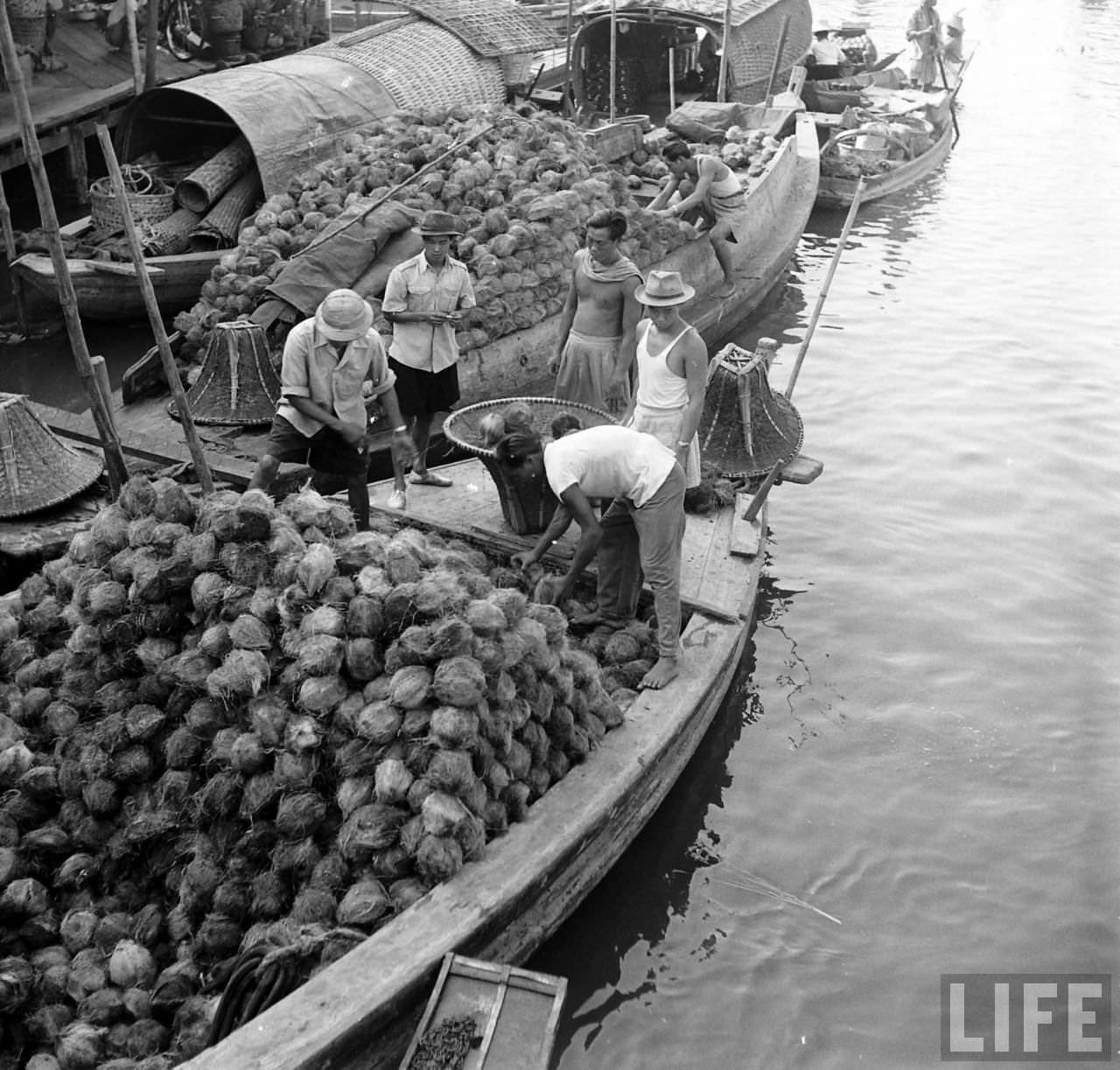 Fascinating Vintage Photos of Life on Bangkok's Chao Phraya River in the 1950s