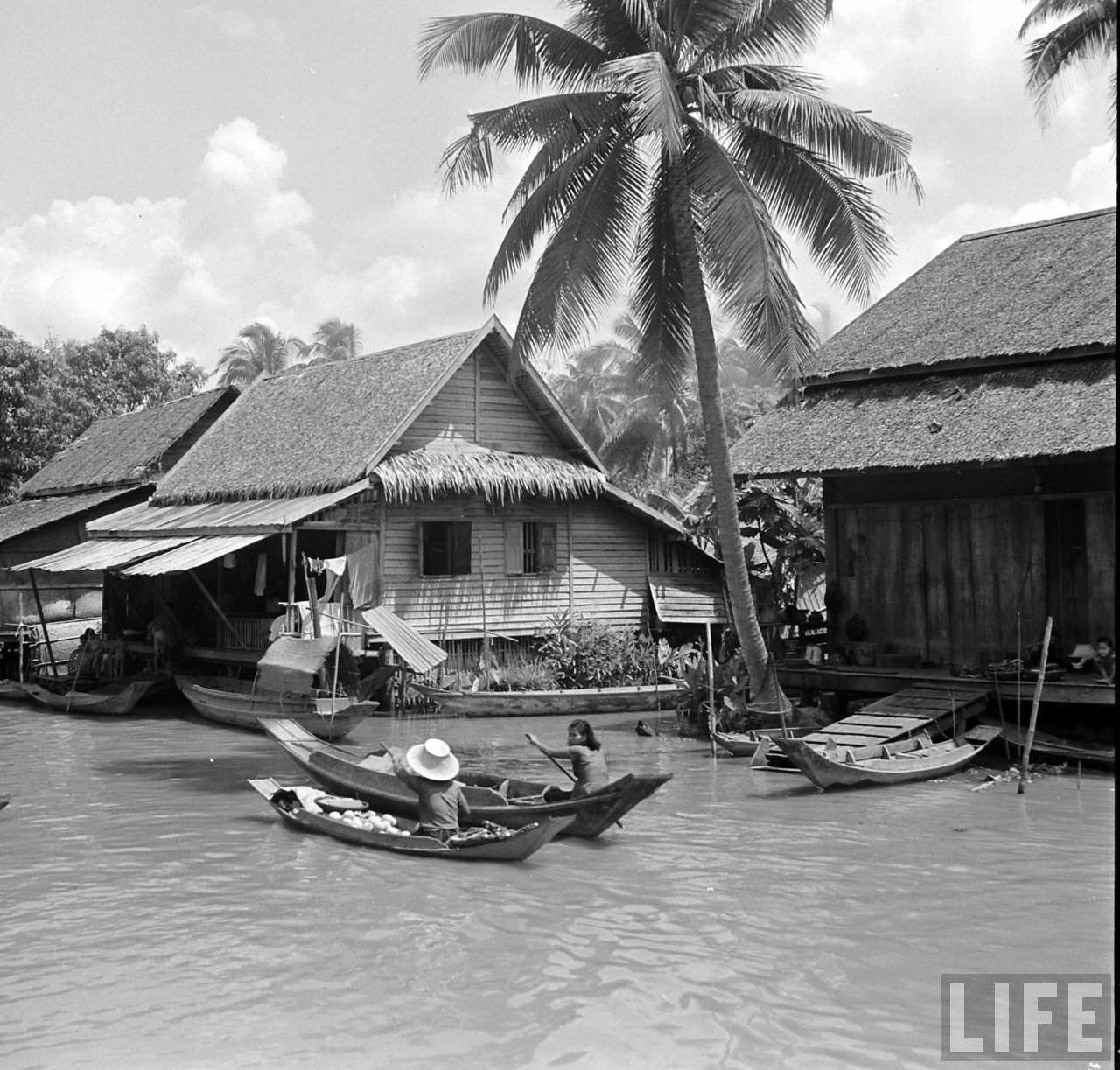 Fascinating Vintage Photos of Life on Bangkok's Chao Phraya River in the 1950s