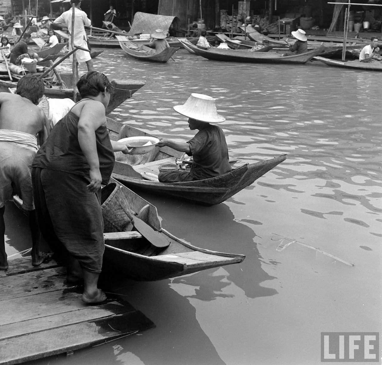 Fascinating Vintage Photos of Life on Bangkok's Chao Phraya River in the 1950s