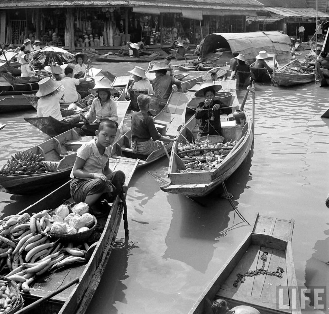 Fascinating Vintage Photos of Life on Bangkok's Chao Phraya River in the 1950s