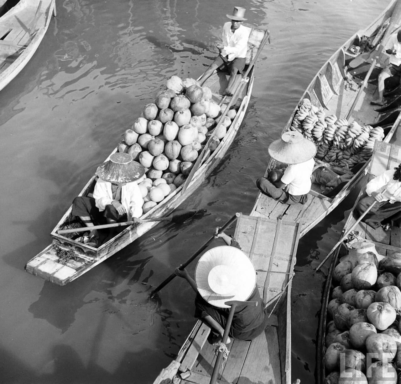 Fascinating Vintage Photos of Life on Bangkok's Chao Phraya River in the 1950s